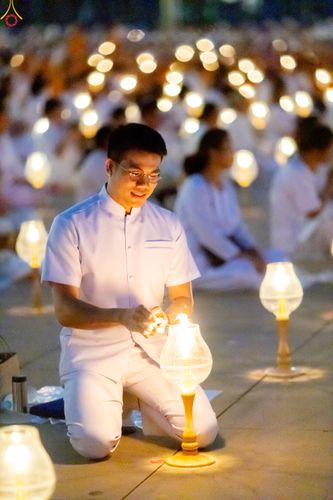 ภาพ No.307997:วันที่ 31 มกราคม พ.ศ. 2569 พิธีจุดประทีปธรรมถวายเป็นพุทธบูชา  และบูชาธรรมมหาปูชนียาจารย์ (ภาพชุดที่ 3) ณ วัดพระธรรมกาย ปทุมธานี ในโครงการธรรมยาตรา กตัญญูบูชา มหาปูชนียาจารย์ พระมงคลเทพมุนี(สด จนฺทสโร) พระผู้ปราบมาร อนุสรณ์สถาน 7 แห่ง ปีที่ 14