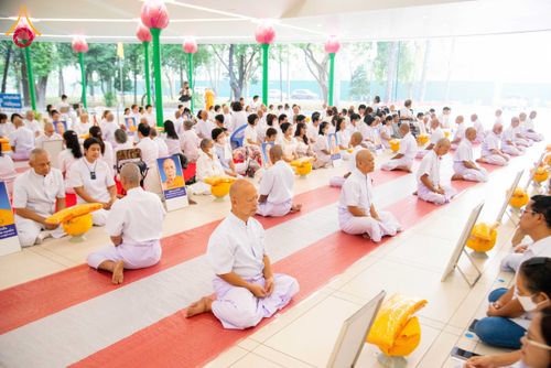 ภาพ No.298160:วันเสาร์ที่ 17 มกราคม พ.ศ. 2569 พิธีบรรพชาอุปสมบท โครงการอุปสมบทหมู่ บูชาธรรมครบ 117 ปี คุณยายอาจารย์มหารัตนอุบาสิกาจันทร์ ขนนกยูง  ณ อุโบสถพระไตรปิฎก วัดพระธรรมกาย