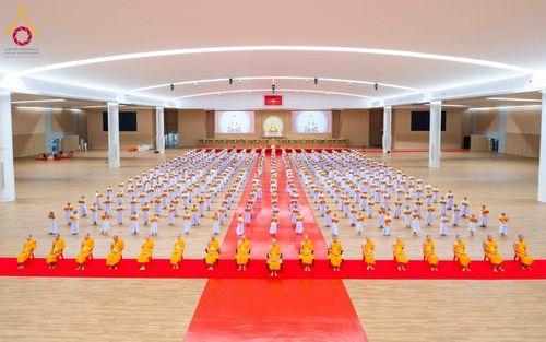 ภาพ No.319492:วันเสาร์ที่ 4 เมษายน พ.ศ.2569 พิธีขอขมา มอบผ้าไตร และถวายบาตรแด่นาคธรรมทายาท ในโครงการบรรพชาสามเณรฟื้นฟูพระพุทธศาสนาทั่วไทย โครงการหน่อแก้วเปรียญธรรม รุ่นที่ 14 โครงการสามเณรยุวธรรมทายาท รุ่นที่ 34 โครงการสามเณรมัชฌิมธรรมทายาท รุ่นที่ 30 ณ สภาธรรมกายสากล