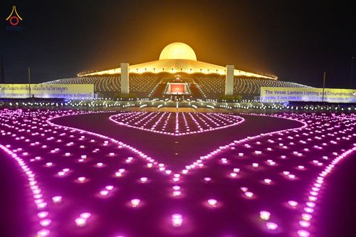 ภาพ No.81901:พิธีจุดวิสาขประทีปและเวียนประทักษิณ เนื่องในวันวิสาขบูชา วันเสาร์ที่ 3 มิถุนายน 2566 ณ ลานธรรมพระมหาธรรมกายเจดีย์ วัดพระธรรมกาย จ.ปทุมธานี