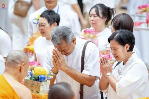 ภาพ No.343691:วันที่ 16 สิงหาคม พ.ศ.2569 พิธีถวายคิลานเภสัช และอุปกรณ์ทางการแพทย์ ณ ห้องแก้วสารพัดนึก2 วัดพระธรรมกาย