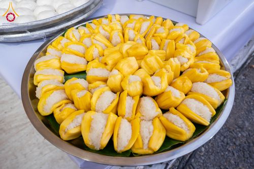 ภาพ No.295599:วันที่ 16 มกราคม พ.ศ. 2569 พิธีถวายภัตตาหารเป็นสังฆทาน แด่พระธรรมยาตรา ณ วัดโบสถ์บน ต.บางคูเวียง จ.นนทบุรี อนุสรณ์สถานลำดับที่ 4 สถานที่เกิดด้วยกายธรรม ในโครงการธรรมยาตรา กตัญญูบูชา มหาปูชนียาจารย์ พระมงคลเทพมุนี(สด จนฺทสโร) พระผู้ปราบมาร อนุสรณ์สถาน 7 แ