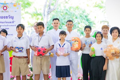 ภาพ No.291065:วันจันทร์ที่ 5 มกราคม พ.ศ. 2569  วัดพระธรรมกาย มูลนิธิธรรมกาย  จัดพิธีมอบของขวัญสนับสนุนการจัดกิจกรรมงานวันเด็กแห่งชาติ ประจำปี พ.ศ. 2569 ให้แก่องค์กรภาคีเครือข่ายกว่า 200 องค์กร ณ วัดพระธรรมกาย อ.คลองหลวง จ.ปทุมธานี