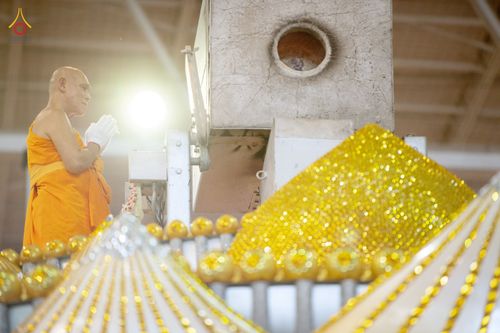 ภาพ No.81640:พิธีหล่อพระประธานเพื่อประดิษฐาน ณ ห้องแก้วสารพัดนึก 2 เนื่องในวันวิสาขบูชา วันเสาร์ที่ 3 มิถุนายน 2566 ณ วัดพระธรรมกาย จ.ปทุมธานี