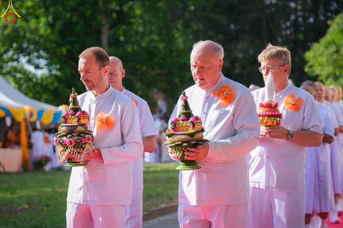 ภาพ No.83827:พิธีเวียนประทักษิณ,พิธีบรรพชาและพิธีอุปสมบทหมู่ ในโครงการอบรมพระธรรมทายาทในทวีปยุโรป  รุ่นที่ 9 วันอาทิตย์ที่ 16 กรกฎาคม พ.ศ. 2566 ณ วัดพระธรรมกายเบเนลักซ์  ประเทศเบลเยียม