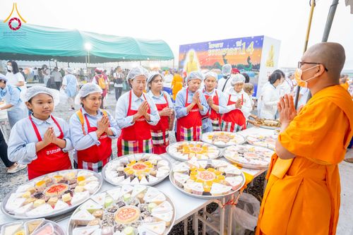 ภาพ No.298526:วันที่ 20 มกราคม พ.ศ. 2569 พิธีถวายภัตตาหารเป็นสังฆทาน แด่พระธรรมยาตรา ณ อนุสรณ์สถานบางปลา วัดบางปลา อำเภอบางเลน จังหวัดนครปฐม ในโครงการธรรมยาตรา กตัญญูบูชา มหาปูชนียาจารย์ พระมงคลเทพมุนี(สด จนฺทสโร) พระผู้ปราบมาร อนุสรณ์สถาน 7 แห่ง ปีที่ 14