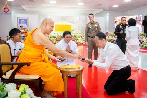 ภาพ No.314608:วันศุกร์ที่ 20 มีนาคม พ.ศ. 2569 พิธีบำเพ็ญกุศล คุณพ่อณรงค์ จินตมากุล โยมบิดา พระครูปลัดรัตนวีรวัฒน์ (รังสฤษดิ์ อิทฺธิจินตโก) ที่ปรึกษาเจ้าคณะจังหวัดปทุมธานี เจ้าอาวาสวัดพระธรรมกาย  ณ ห้องปลูกศรัทธา 2 วัดพระธรรมกาย ปทุมธานี