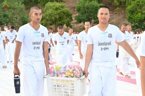 ภาพ No.341041:วันที่ 26 กรกฎาคม พ.ศ. 2569 โครงการพัฒนาคุณธรรม จริยธรรม สำหรับนักเรียนนายสิบตำรวจ (นสต.) รุ่นที่ 17 ศูนย์ฝึกอบรมตำรวจภูธรภาค 1 ได้จัดกิจกรรม ตักบาตรเพื่อน้อมอุทิศถวายเพื่อเป็นพระราชกุศลฯ  และปฏิบัติธรรม ติวธรรมมะ ณ ศูนย์ปฏิบัติธรรมเวิล์ดพีช วัลเล่ย์ (Wo