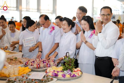 ภาพ No.305599:วันที่ 29 มกราคม พ.ศ. 2569 พิธีถวายภัตตาหารเป็นสังฆทาน แด่พระธรรมยาตรา ณ วัดพระธรรมกาย  จังหวัดปทุมธานี ในโครงการธรรมยาตรา กตัญญูบูชา มหาปูชนียาจารย์ พระมงคลเทพมุนี(สด จนฺทสโร) พระผู้ปราบมาร อนุสรณ์สถาน 7 แห่ง ปีที่ 14