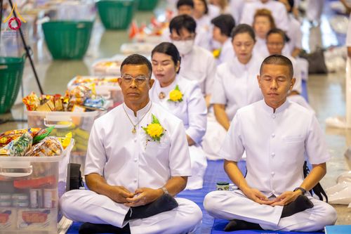 ภาพ No.308194:วันที่ 1  กุมภาพันธ์ พ.ศ. 2569 พิธีตักบาตรข้าวสารอาหารแห้ง ณ บ้านแก้วเรือนทองคุณยาย สภาธรรมกายสากล วัดพระธรรมกาย