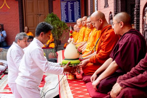 ภาพ No.313323:วันพุธที่ 11 มีนาคม พ.ศ. 2569 พิธีตัดปอยผมโครงการบรรพชาสามเณร  ณ วัดอเชศวร (Aksheswar Mahavihar) ประเทศเนปาล