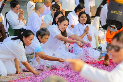 ภาพ No.305961:วันที่ 25 มกราคม พ.ศ. 2569 พิธีต้อนรับพระธรรมยาตรา วัดพระธรรมกาย(ภาพชุดที่ 4) ในโครงการธรรมยาตรา กตัญญูบูชา มหาปูชนียาจารย์ พระมงคลเทพมุนี(สด จนฺทสโร) พระผู้ปราบมาร อนุสรณ์สถาน 7 แห่ง ปีที่ 14