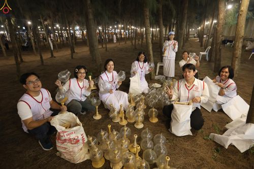 ภาพ No.301602:ภาพเบื้องหลังอาสาสมัครรวมใจ ชุดที่ 4 ในโครงการธรรมยาตรา กตัญญูบูชา มหาปูชนียาจารย์ พระมงคลเทพมุนี(สด จนฺทสโร) พระผู้ปราบมาร อนุสรณ์สถาน 7 แห่ง ปีที่ 14