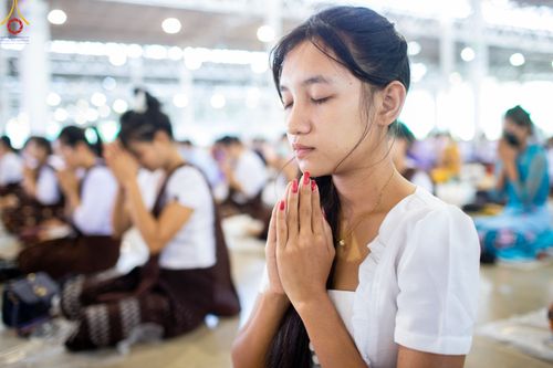 ภาพ No.83039:พิธีตักบาตร ณ บ้านแก้วเรือนทองคุณยายอาจารย์ฯ พิธีบูชาข้าวพระ ณ สภาธรรมกายสากล วัดพระธรรมกาย ในวันอาทิตย์ต้นเดือนที่ 2 ก.ค. พ.ศ.2566