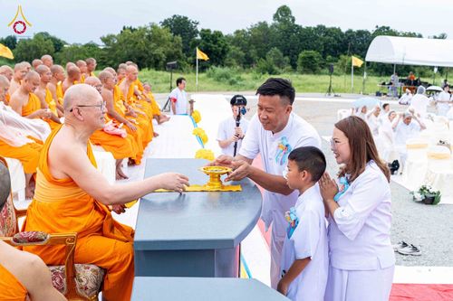 ภาพ No.346659:วันอาทิตย์ที่ 30 สิงหาคม พ.ศ.2569 พิธีทอดผ้าป่า สวดธรรมจักรกัปปวัตนสูตรกลั่นแผ่นดินโปรยรัตนชาติ  สถาปนาองค์พระเจดีย์เพื่อสร้างสันติภาพโลก  ณ ศูนย์ปฏิบัติธรรมพนมสารคาม (เพชรตะวัน) จังหวัดฉะเชิงเทรา