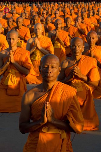 ภาพ No.285256:วันจันทร์ที่ 15 ธันวาคม พ.ศ.2568  บันทึกภาพหมู่ประวัติศาสตร์ โครงการบรรพชาอุปสมบทหมู่  รุ่นบูชาธรรมมหาปูชนียาจารย์ ประจำปี 2568 ณ ลานธรรมมหาธรรมกายเจดีย์ วัดพระธรรมกาย