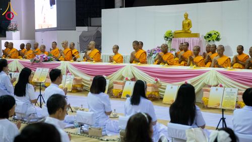 ภาพ No.303105:วันที่ 26 มกราคม พ.ศ. 2569 พิธีถวายภัตตาหารเป็นสังฆทาน แด่พระธรรมยาตรา ณ วัดพระธรรมกาย  จังหวัดปทุมธานี ในโครงการธรรมยาตรา กตัญญูบูชา มหาปูชนียาจารย์ พระมงคลเทพมุนี(สด จนฺทสโร) พระผู้ปราบมาร อนุสรณ์สถาน 7 แห่ง ปีที่ 14