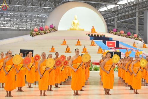 ภาพ No.153284:พิธีมุทิตาสักการะ พระภิกษุ-สามเณร ผู้สอบไล่ได้เปรียญธรรม ประโยค 1-2 ถึงประโยค ป.ธ.9 และบาลีศึกษา ประโยค1-2 ถึง บ.ศ.9 , พิธีมอบดวงแก้วสามเณรผู้ทรงบาลีไวยากรณ์ วัดพระธรรมกาย และ ศูนย์ส่งเสริมศีลธรรมในประเทศและต่างประเทศ วันอาทิตย์ที่ 8 กันยายน พ.ศ.2567