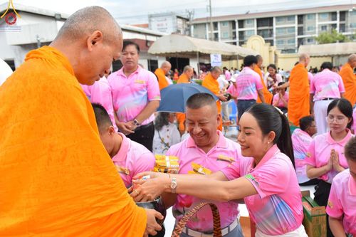 ภาพ No.150889:พิธีเจริญพระพุทธมนต์ และทำบุญตักบาตรแด่คณะสงฆ์ จำนวน 121 รูป เนื่องในโอกาสฉลองครบรอบ 120 ปี อำเภอคลองหลวง จังหวัดปทุมธานี เพื่อถวายเป็นพุทธบูชา ช่วยเหลือผู้ประสบความเดือดร้อนจากอุทกภัย และคณะสงฆ์ 323 วัด 4 จังหวัดชายแดนภาคใต้ วันเสาร์ที่ 31 สิงหาคม พ.ศ. 