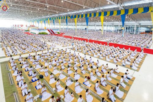 ภาพ No.159247:พิธีบูชาข้าวพระ ในวันอาทิตย์ต้นเดือน วันที่ 6 ตุลาคม พ.ศ. 2567 ณ สภาธรรมกายสากล วัดพระธรรมกาย