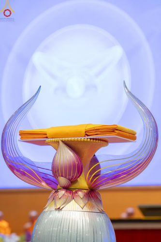 ภาพ No.177664:พิธีตักบาตรและพิธีบูชาข้าวพระ ในวันอาทิตย์ต้นเดือนที่ 1 ธันวาคม พ.ศ. 2567 ณ สภาธรรมกายสากล วัดพระธรรมกาย