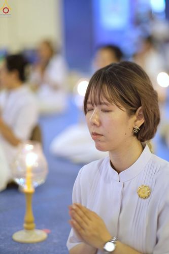 ภาพ No.224050:วันวิสาขบูชา วันอาทิตย์ที่ 11 พฤษภาคม พ.ศ. 2568 พิธีจุดวิสาขประทีป ,  พิธีเวียนประทักษิณรอบพระมหาธรรมกายเจดีย์ , พิธีฉลองชัยสวดมนต์บทธัมมจักกัปปวัตตนสูตร ครบ 7,357,000,000 จบ ณ มหารัตนวิหารคด วัดพระธรรมกาย