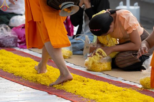 ภาพ No.120401:พิธีต้อนรับพระธรรมยาตรา ในโครงการธรรมยาตรา กตัญญูบูชา มหาปูชนียาจารย์ พระมงคลเทพมุนี(สด จนฺทสโร) พระผู้ปราบมาร อนุสรณ์สถาน 7 แห่ง ปีที่ 12 วันที่ 28 มกราคม พ.ศ. 2567 ณ วัดพระธรรมกาย จ.ปทุมธานี (ชุดที่ 2)