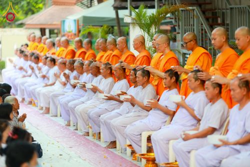 ภาพ No.135801:พิธีปลงผมธรรมทายาท โครงการบรรพชาและอุปสมบทหมู่ รุ่นบูชาธรรม 80 ปี หลวงพ่อธัมมชโย ณ หมู่บ้านบรรลุธรรม วัดพระธรรมกาย วันที่ 7 เมษายน พ.ศ. 2567