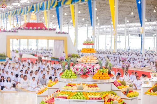 ภาพ No.227958:วันอาทิตย์ที่ 1 มิถุนายน พ.ศ. 2568 พิธีตักบาตร , พิธีบูชาข้าวพระ ณ วัดพระธรรมกาย จ.ปทุมธานี