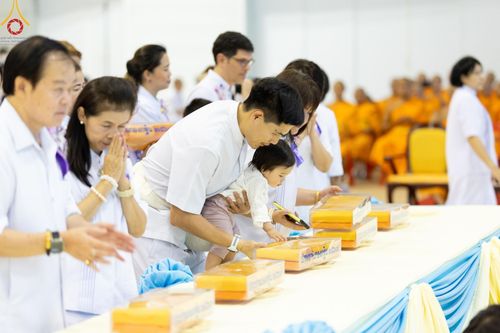 ภาพ No.167790:พิธีทอดกฐิน และ พิธีกรานกฐิน ในวันอาทิตย์ที่ 3 พฤศจิกายน พ.ศ. 2567 ณ วัดพระธรรมกาย จ.ปทุมธานี