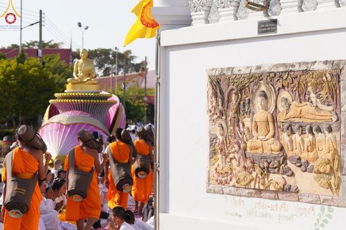 ภาพ No.193346:พิธีต้อนรับพระธรรมยาตรา ณ อนุสรณ์สถาน สถานที่เกิดในเพศสมณะ วัดสองพี่น้อง อำเภอสองพี่น้อง จังหวัดสุพรรณบุรี ในโครงการธรรมยาตรา กตัญญูบูชา มหาปูชนียาจารย์ พระมงคลเทพมุนี(สด จนฺทสโร) พระผู้ปราบมาร อนุสรณ์สถาน 7 แห่ง ปีที่ 13 วันที่ 11 มกราคม พ.ศ. 2568
