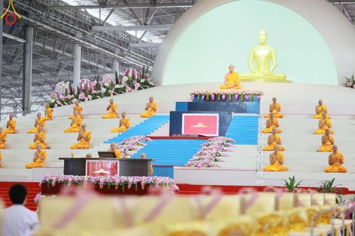 ภาพ No.60405:การต้อนรับพระสังฆาธิการ 10,000 กว่าวัดทั่วประเทศ พิธีมอบปัจจัยช่วยเหลือครู 4 จังหวัดชายแดนภาคใต้ พิธีปฏิบัติธรรม ในวันคุ้มครองโลก วันจันทร์ที่ 22 เมษายน พ.ศ.2567 ณ วัดพระธรรมกาย จ.ปทุมธานี