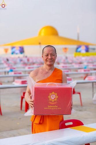 ภาพ No.225144:วันที่ 20 - 27 เมษายน พ.ศ. 2568 "ภาพแห่งความปลื้มที่ไม่มีวันจบ" คณะสงฆ์สามเณร เจ้าหน้าที่ และสาธุชน ร่วมแรงร่วมใจกันเตรียมงานและเก็บงาน เพื่อวันคุ้มครองโลก พิธีถวายมหาสังฆทานคณะสงฆ์ 40,000 กว่าวัดทั่วประเทศ