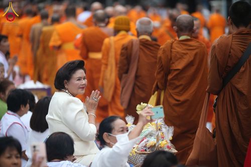 ภาพ No.210365:วันอาทิตย์ที่ 9 มีนาคม พ.ศ. 2568 พ่อเมืองโคราชจัดตักบาตรพระหมื่น ทำบุญเมือง 557 ปี