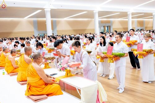 ภาพ No.228407:วันอาทิตย์ที่ 8 มิถุนายน พ.ศ. 2568 พิธีถวายทุนสนับสนุนพระไตรปิฎกฉบับธรรมชัย และอนุรักษ์คัมภีร์โบราณ ณ ห้องแก้วสารพัดนึก 2 วัดพระธรรมกาย