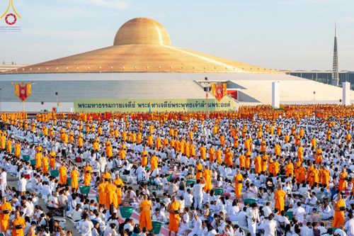 ภาพ No.187823:พิธีตักบาตรฉลองพระใหม่ ต้อนรับพุทธศักราช 2568 ณ ลานธรรมพระมหาธรรมกายเจดีย์ วัดพระธรรมกาย จ.ปทุมธานี วันที่ 1 มกราคม พ.ศ. 2568