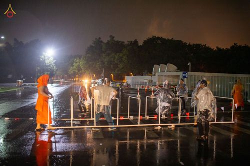 ภาพ No.88780:คณะสงฆ์ เจ้าหน้าที่ และสาธุชน ทุ่มเทแรงกายแรงใจเตรียมงาน เพื่องานวันครูผู้ค้นพบวิชชาธรรมกาย ตั้งแต่วันที่ 20 กันยายน พ.ศ. 2566