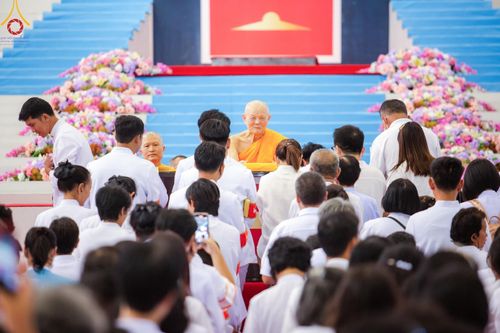ภาพ No.151534:พิธีจุดเทียนใจ ไฟนิรันดร์ อนันตชัย ณ สภาธรรมกายสากล วัดพระธรรมกาย วันอาทิตย์ต้นเดือนที่ 1 กันยายน พ.ศ. 2567