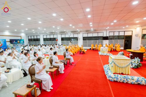 ภาพ No.221463:วันอาทิตย์ที่ 27 เมษายน พ.ศ. 2568 พิธีเจริญพระพุทธมนต์สมโภชดวงแก้วธรรมชัย เนื่องในโอกาสบูชาธรรม 81 ปีหลวงพ่อธัมมชโย อัญเชิญประดิษฐานเนื่องในโอกาสสถาปนาวัดพระธรรมกายไอซ์แลนด์ ณ อาคารปลูกศรัทธา 1 วัดพระธรรมกาย อำเภอคลองหลวง จังหวัดปทุมธานี