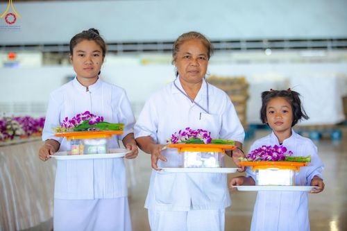 ภาพ No.137255:พิธีตักบาตร และปฏิบัติธรรม ในวันวิสาขบูชา วันพุธที่ 22 พฤษภาคม พ.ศ. 2567 ( วันพระขึ้น15 ค่ำ เดือน 6 ) ณ วัดพระธรรมกาย จ.ปทุมธานี