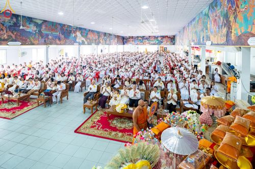 ภาพ No.162817:โครงการกฐินสามัคคีทั่วไทย 30,000 วัด บูชาธรรม 80 ปี หลวงพ่อธัมมชโย โดย คณะศิษยานุศิษย์วัดพระธรรมกาย ณ วัดโบสถ์บน จ.นนทบุรี วันที่ 19 ตุลาคม พ.ศ. 2567