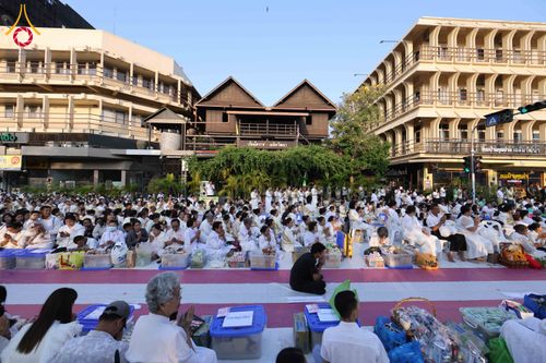 ภาพ No.312794:วันอาทิตย์ที่ 8 มีนาคม พ.ศ.2569 ทำบุญเมืองนครราชสีมา 558 ปี ตักบาตรพระ 10,000 รูป (ภาพชุดที่ 2)