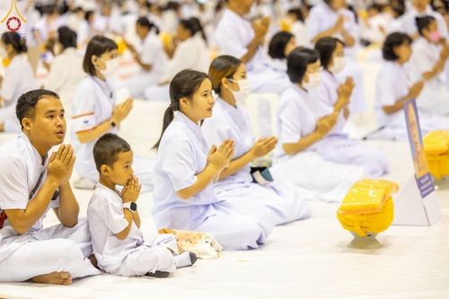 ภาพ No.101510:พิธีเวียนประทักษิณ, พิธีวันทาเจดีย์, พิธีขอขมาและมอบผ้าไตร ในโครงการอุปสมบทหมู่ รุ่นบูชาธรรมมหาปูชนียาจารย์ ณ วัดพระธรรมกาย ในวันที่ 9 ธันวาคม พ.ศ. 2566