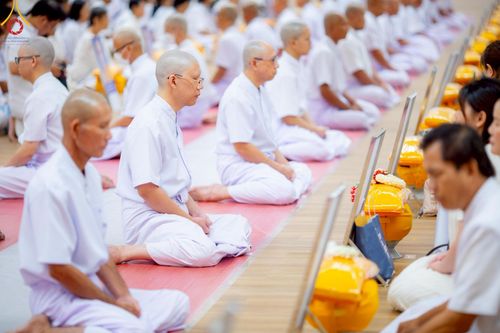 ภาพ No.217039:วันเสาร์ที่ 12 เมษายน พ.ศ. 2568 พิธีเวียนประทักษิณรอบพระมหาธรรมกายเจดีย์  พิธีวันทาเจดีย์ พิธีขอขมาและมอบผ้าไตร ในโครงการอุปสมบทหมู่ บูชาธรรมหลวงพ่อธัมมชโย, โครงการธรรมทายาท ระดับอุดมศึกษา รุ่นที่ 52 ,  โครงการบวชพระนานาชาติ AEC & WAB CEO รุ่นที่ 4 , ณ ว