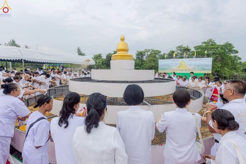 ภาพ No.246942:วันอาทิตย์ที่ 14 กันยายน พ.ศ. 2568 พิธีทอดผ้าป่า ซื้อดิน ปรับพื้นที่ลานธรรม  และพิธีกลั่นแผ่นดิน โปรยทราย สถาปนาองค์พระเจดีย์ เพื่อสร้างสันติภาพโลก  ณ ศูนย์ปฏิบัติธรรมสระบุรี อ.พระพุทธบาท จ.สระบุรี