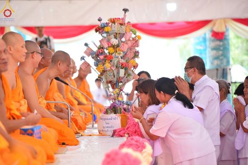 ภาพ No.158200:พิธีทอดผ้าป่า ติดตั้งแผ่นสิริฉะทะนะรัสมี(หลังคา) อาคาร 80 ปี หลวงพ่อธัมมชโย วันอาทิตย์ที่ 22 กันยายน พ.ศ. 2567 ณ ศูนย์ปฏิบัติธรรมวิหารแดง อ.วิหารแดง จ.สระบุรี