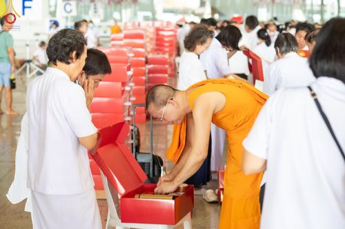 ภาพ No.212113:วันจันทร์ที่ 17 มีนาคม พ.ศ. 2568 บุญบรรจุกล่องไทยธรรม เพื่อถวายแด่พระสังฆาธิการ 40,000 กว่าวัดทั่วไทย ในวันคุ้มครองโลก 22 เมษายน พ.ศ. 2568 ณ บ้านแก้วเรือนทองคุณยายฯ วัดพระธรรมกาย