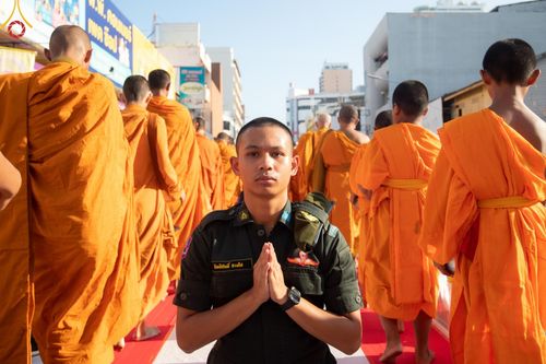 ภาพ No.151719:V.55 ทีมใหญ่ที่หาดใหญ่ เจ้าหน้าที่ทุกสถานะ หลายสัญชาติ ร่วมกันจัดงานตักบาตรที่หาดใหญ่ วันที่ 10-11 สิงหาคม พ.ศ. 2567