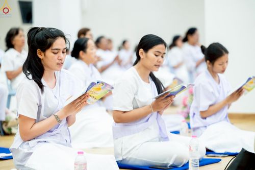 ภาพ No.242810:วันที่ 29-31 สิงหาคม พ.ศ. 2568 องค์กรภาคีเครือข่าย “บวร” (บ้าน-วัด-โรงเรียน-ราชการ) อ.คลองหลวง จัดบวชอุบาสิกาแก้ว ถวายพระราชกุศลแด่สมเด็จพระพันปีหลวง - กตัญญูบูชาแด่ผู้มีพระคุณ