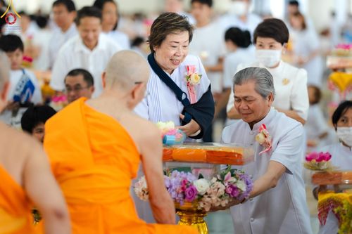 ภาพ No.143270:พิธีถวายภัตตาหารเพื่อเป็นกำลังแห่งการเข้าถึงธรรม ของพระภิกษุสามเณร วัดพระธรรมกาย วันเสาร์ที่ 6 กรกฏาคม พ.ศ. 2567 ณ หอฉันคุณยายอาจารย์ วัดพระธรรมกาย จ.ปทุมธานี